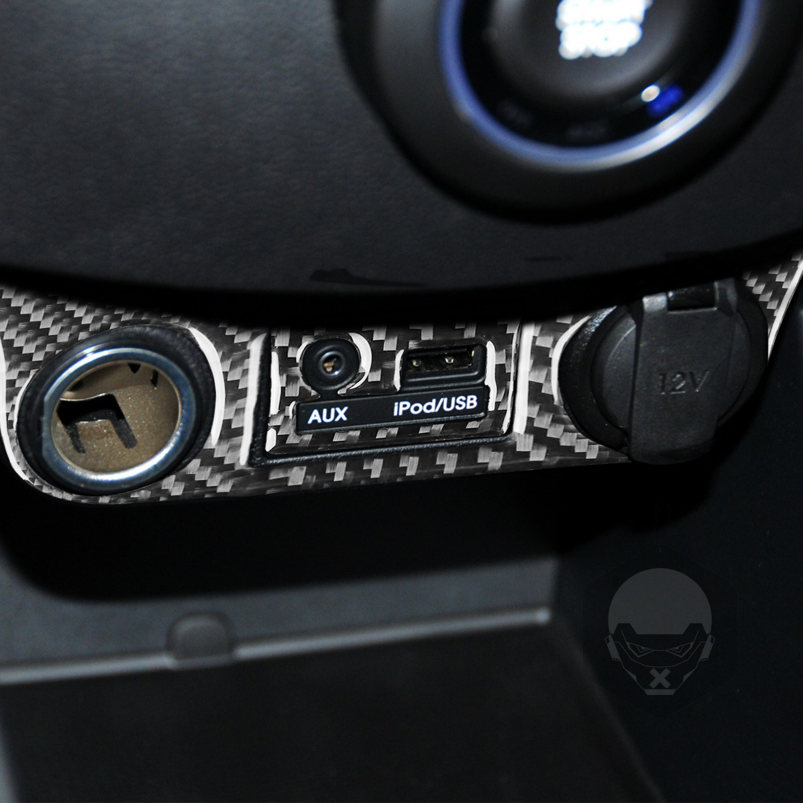 Carbon Fiber USB Charging Port - Interior Design Mood Board recensione e prezzo